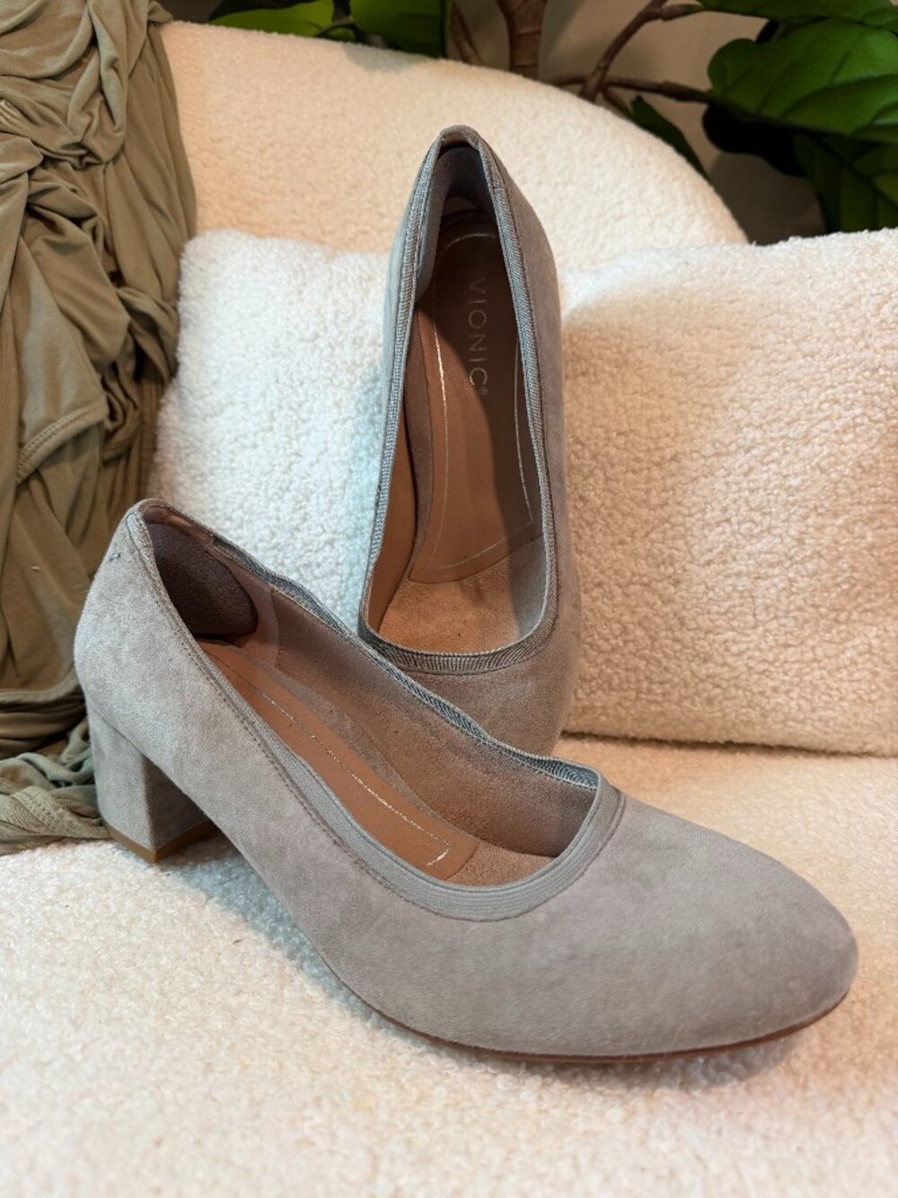 VIONIC Women's Olympia Natalie block heel pump - 8.5-9.5 Slate Grey